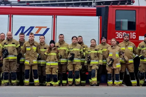 Pożar traw w Drzewicy – strażacy z Krosna Odrzańskiego w akcji