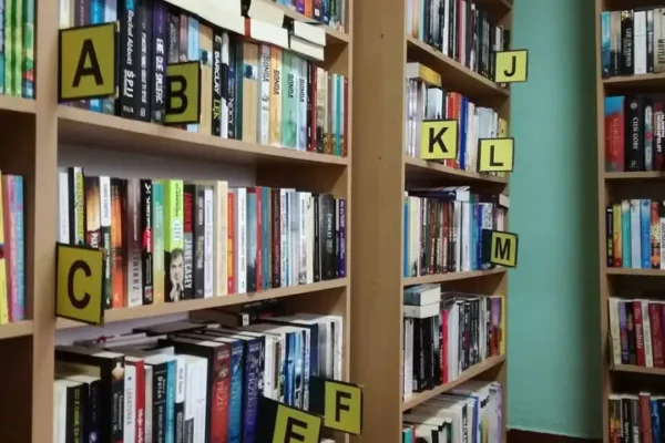 Biblioteka w Bobrowicach zamknięta w sierpniu – podręczniki do odbioru