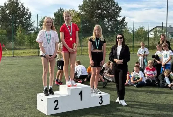 Biegi przełajowe uczniów gminy Dąbie – sportowa rywalizacja i wspólna radość