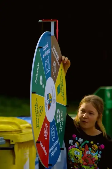 Eko piknik w Dychowie: uczniowie uczą się, jak dawać odpadom drugie życie