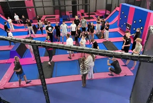 Dzień Chłopaka w Parku Trampolin – wyjazd klas 5 i 8 z Dąbia