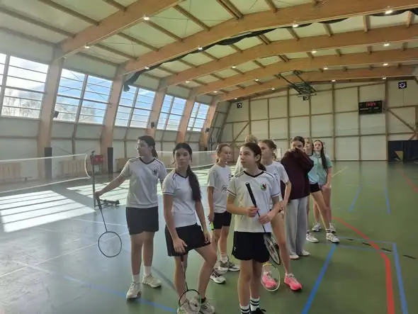 Bobrowice dominują w badmintonie – awans do półfinałów wojewódzkich LOM
