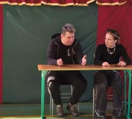 Spektakl „Zaciśnięte pięści” o przemocy domowej dla uczniów klas IV–VIII