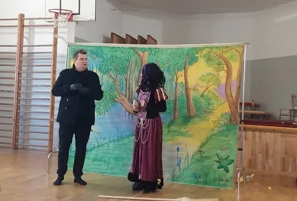 Dychów: teatr uczył najmłodszych bezpieczeństwa na drodze
